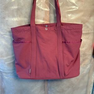 lululemon daily tote bag